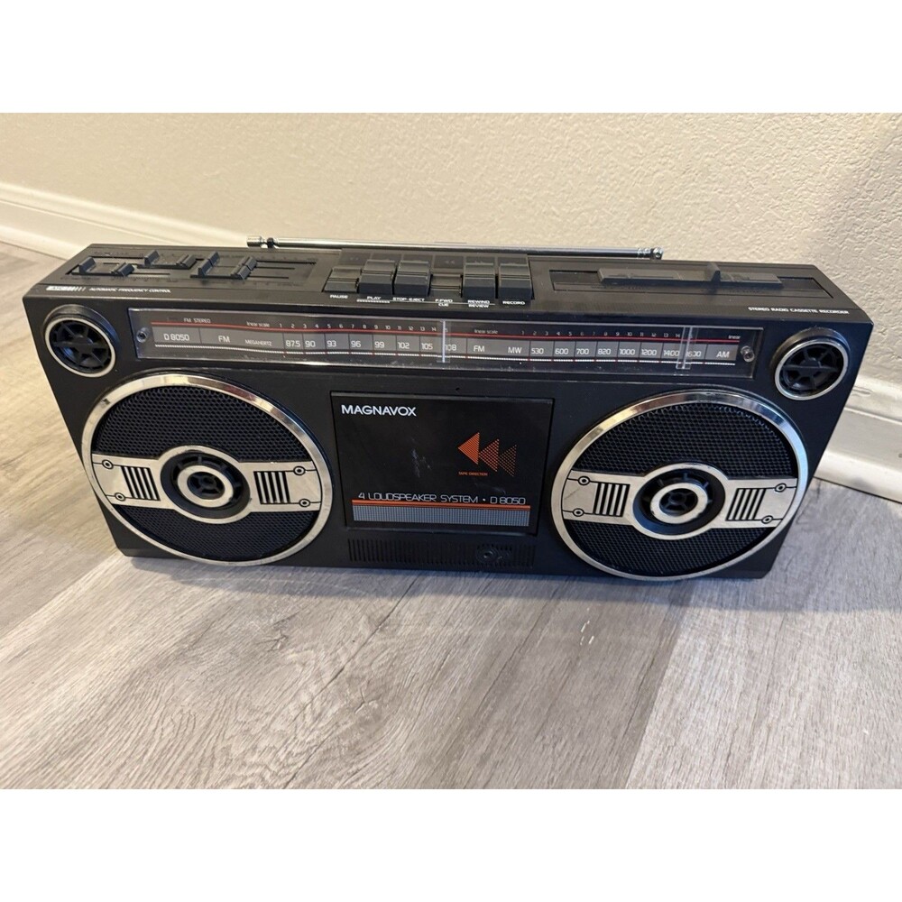 Magnavox D 8050 Boombox AM/FM Radio Cassette Recorder(only Am/fm Works)